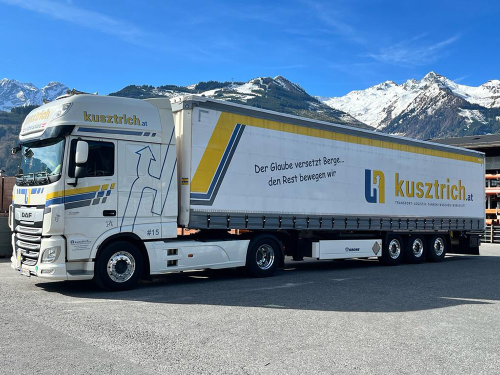 LKW der Kusztrich GmbH in den Bergen